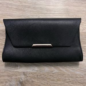 Black clutch